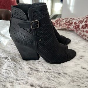 Women’s size 7 1/2 open toed ankle boot